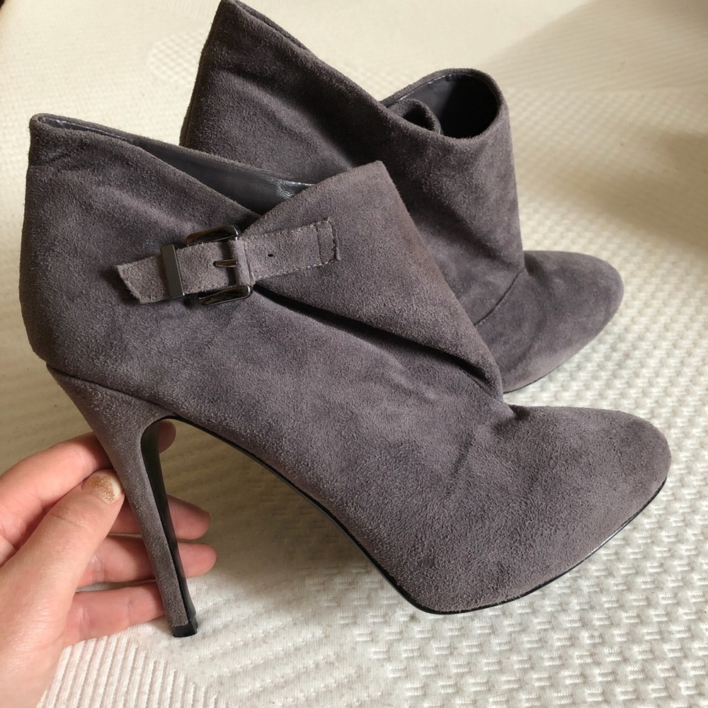 Purple greyish suede leather upper heels